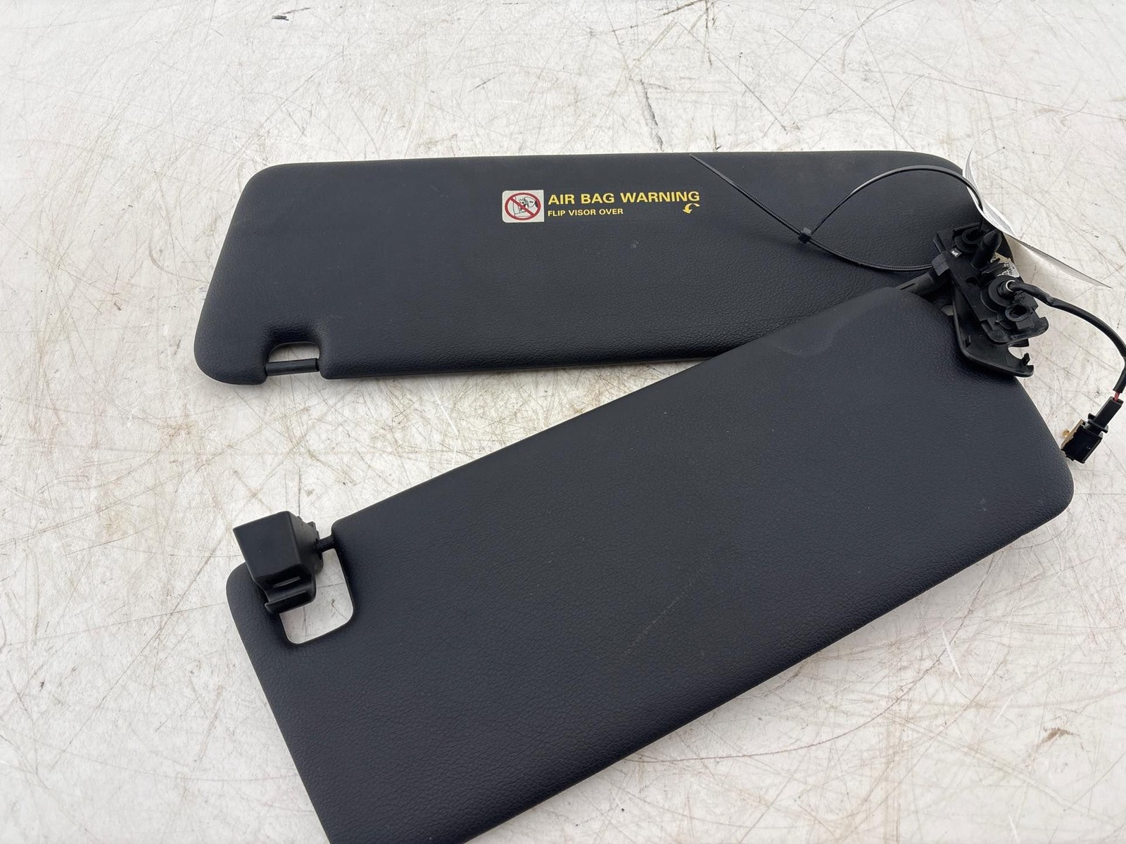 2006 - 2010 Porsche Cayenne Front Right Side Sun Visor Sunvisor OEM