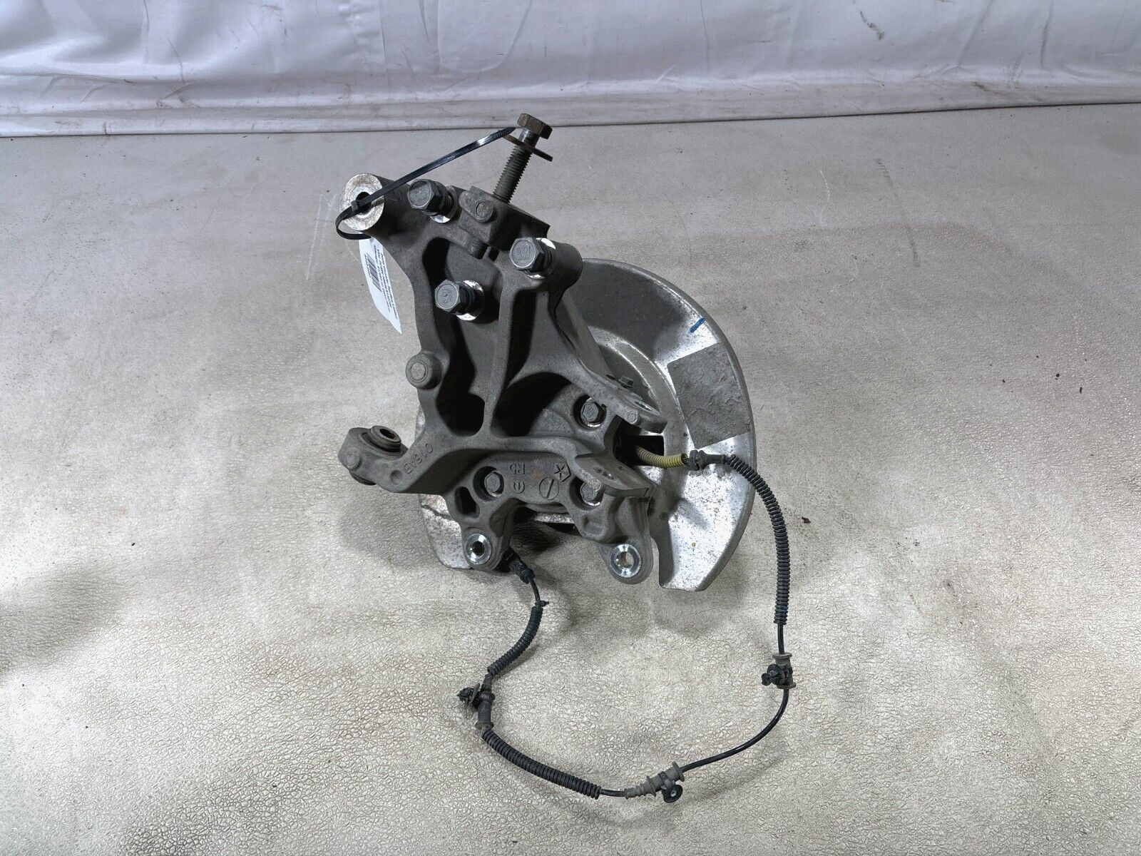 2017-2024 Chrysler Pacifica Rear Suspension Right Spindle Knuckle & Hub Oem