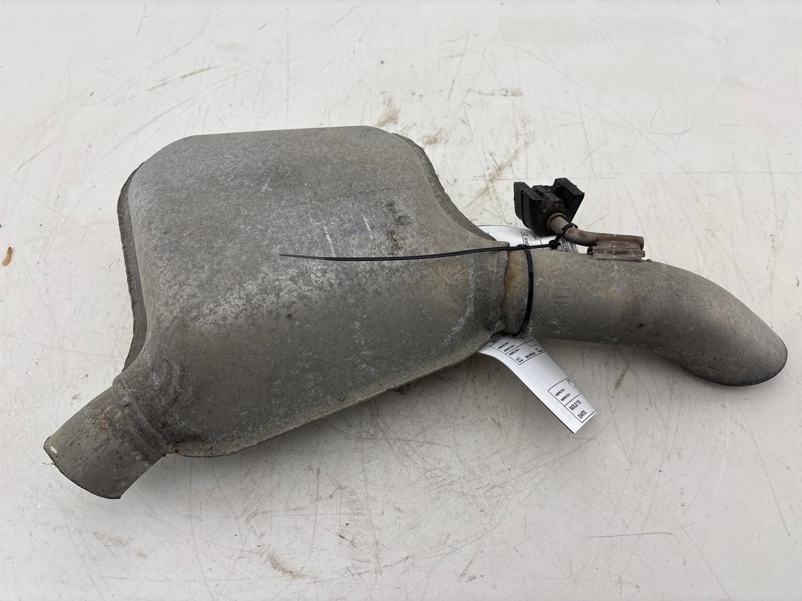 2017 - 2024 Chrysler Pacifica FWD 3.6L Rear Exhaust System Muffler OEM