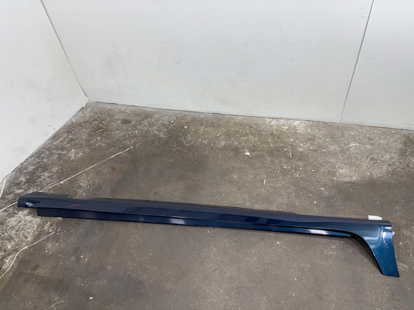 2017 - 2024 Chrysler Voyager Right Passenger Side Rocker Molding Panel OEM