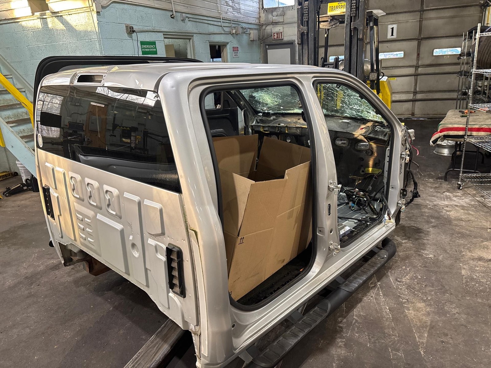 15-19 Silverado 2500HD Cab ATC Wheelchair Lift Gull Wing Vertical AEVIT Hand