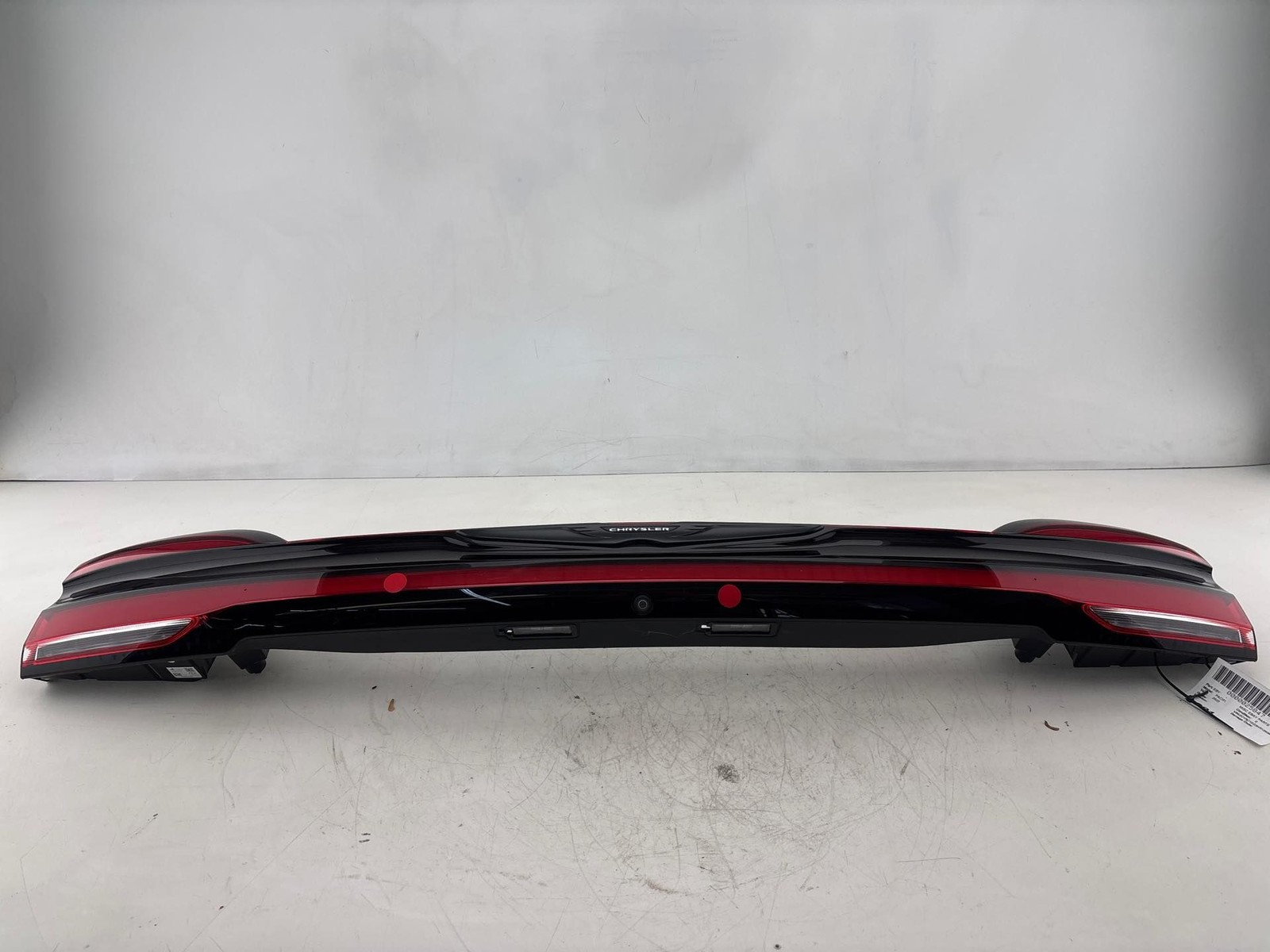 2021 - 2025 Chrysler Pacifica Rear Center Taillight Light Led Lamp OEM