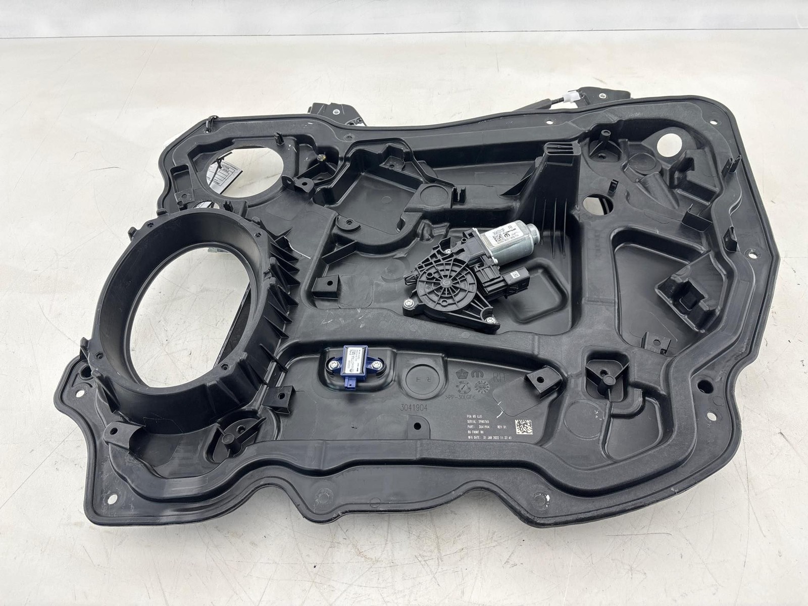 17-25 Chrysler Pacifica Front Right Door Window Regulator & Motor W/ Carrier OEM