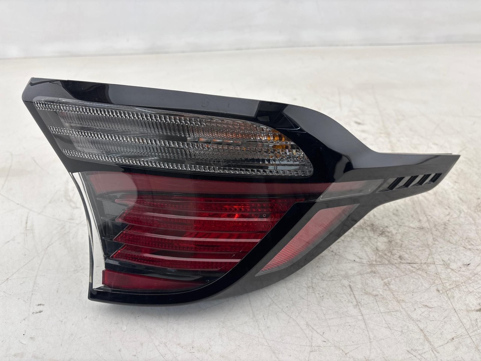 23-25 Kia Sportage LX Rear Left Quarter Panel Tail Light Lamp OEM
