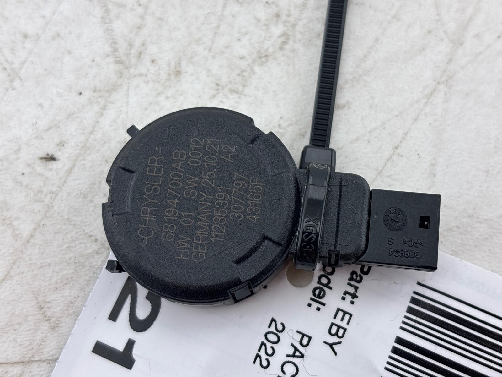 2017 - 2022 Chrysler Pacifica Front Windshield Rain Sensor Module Unit OEM