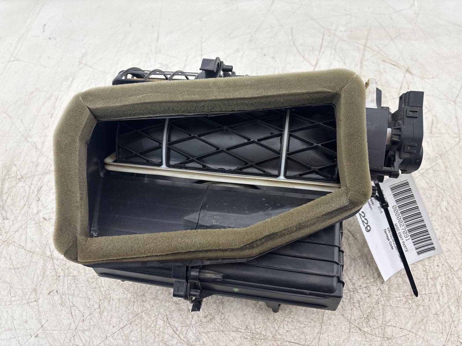 2015 - 2016 Chevy Silverado 3500 HVAC A/C Heater Air Inlet Housing OEM