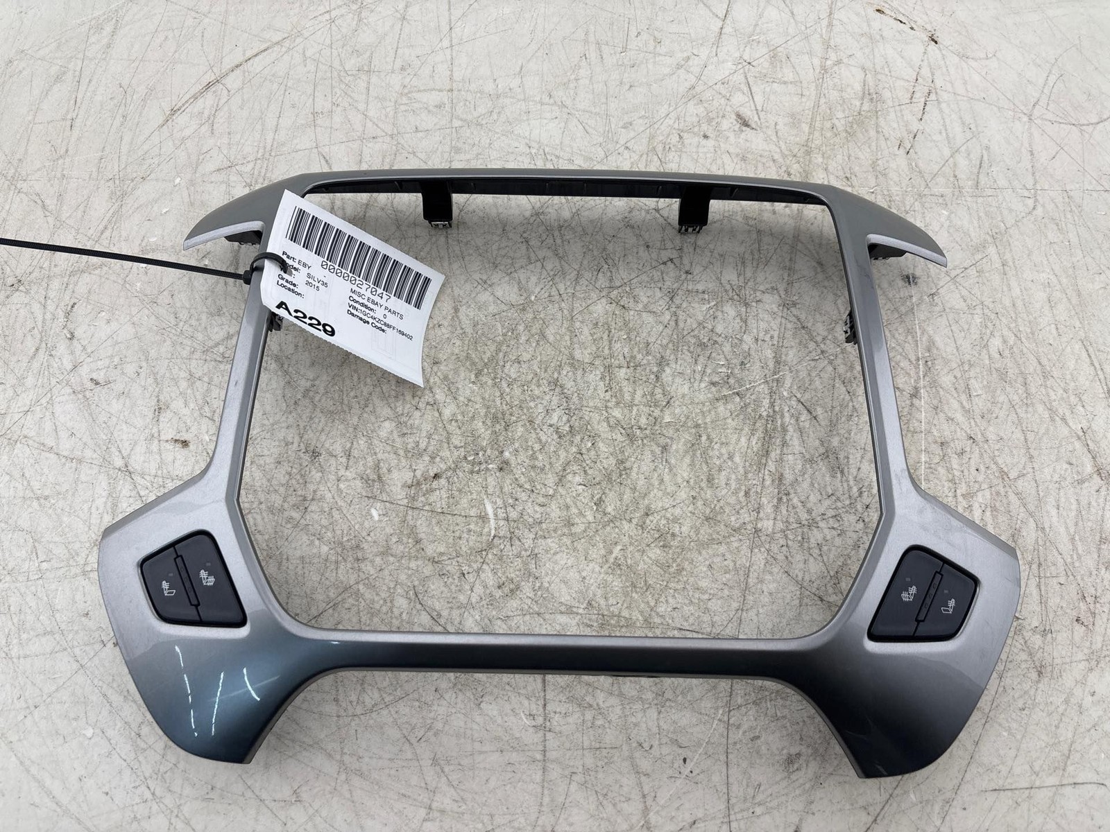 15-19 Chevy Silverado 3500 Dash Trim Radio Surround Bezel Heated Seat Switch OEM