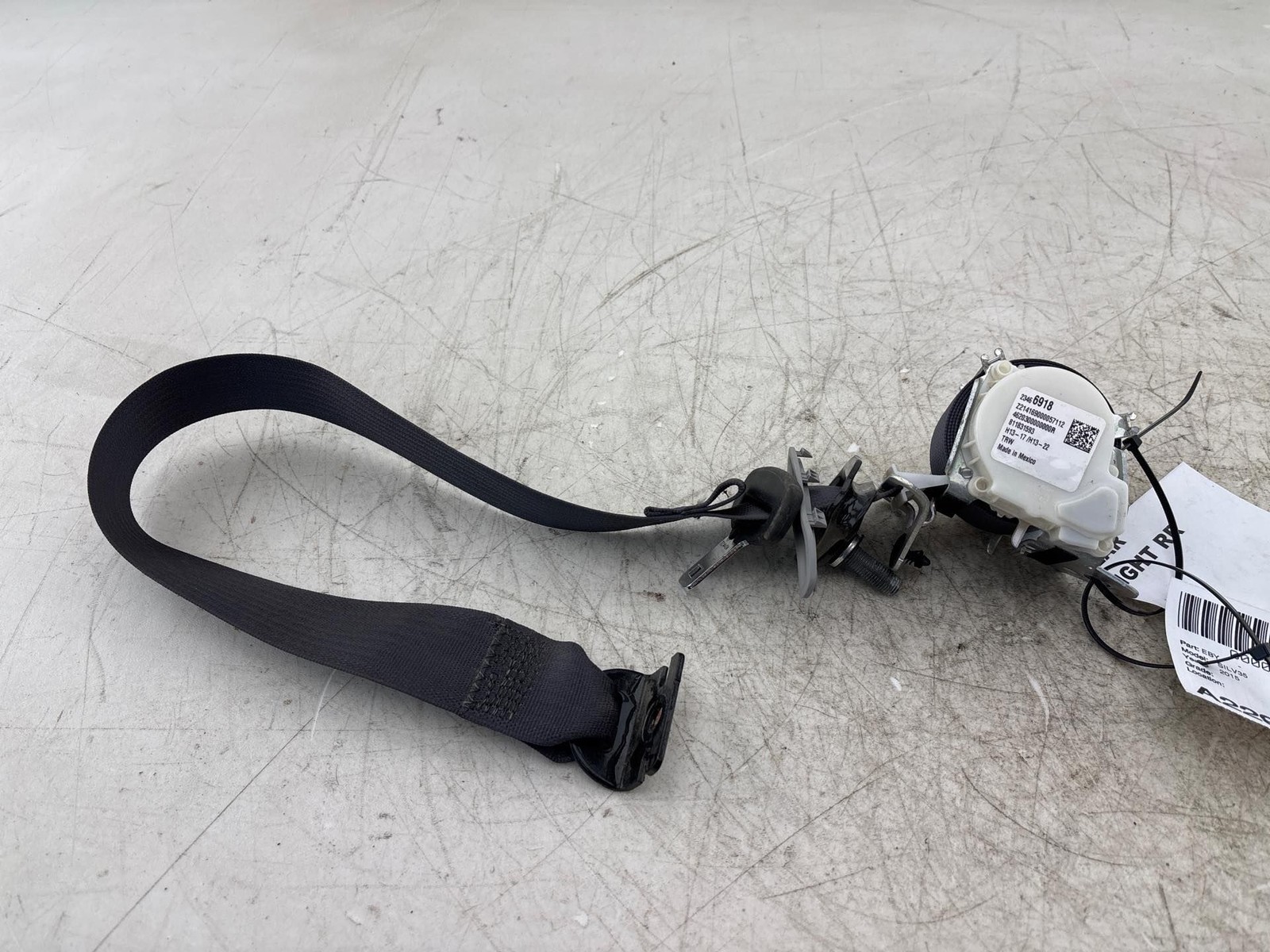 14 - 17 Chevrolet 3500 / 2500 Silverado Rear Right Side Seat Belt Retractor OEM