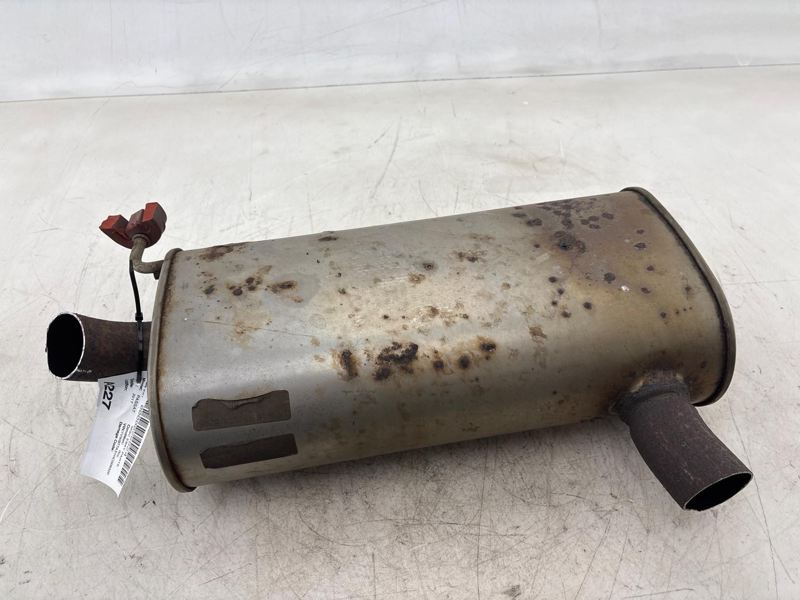 2014 - 2019 Volkswagen Passat 1.8L Exhaust Muffler Pipe Resonator OEM