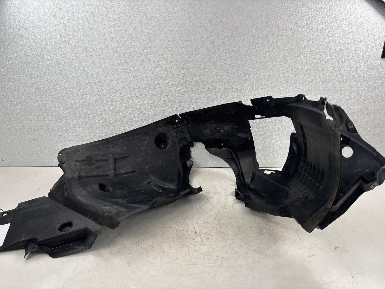 2015 - 2021 Mercedes C300 W205 Front Right Fender Liner Splash Shield OEM