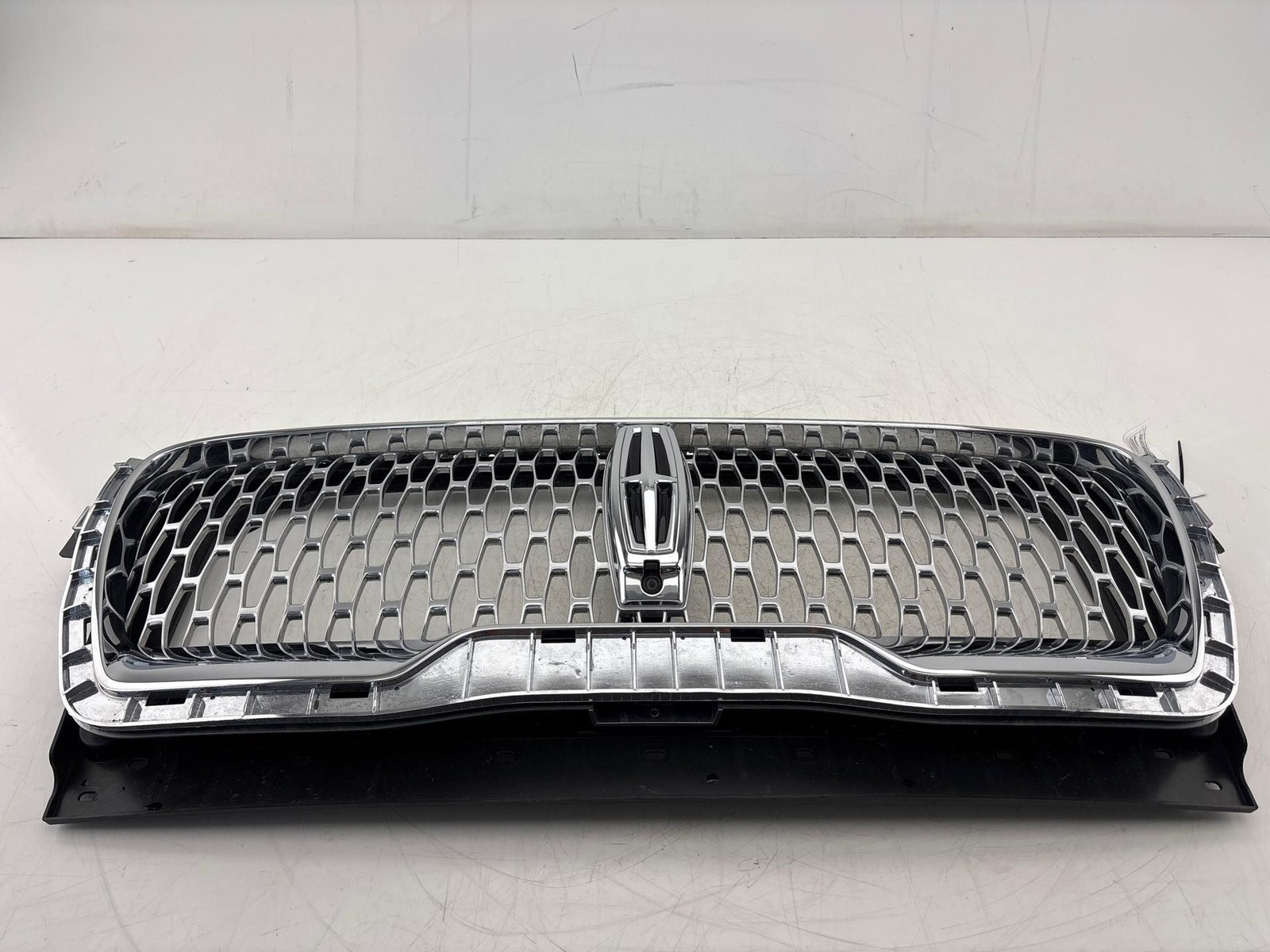 2020-2024 Lincoln Aviator Front Upper Bumper Grille OEM